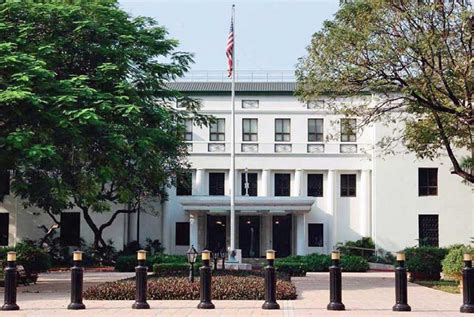 Philippines u.s. embassy - The US Embassy in Manila The Philippine Embassy in Washington, D.C. The U.S. maintains an embassy in Manila and a consulate in Cebu. The American Business Center, which houses the Foreign Commercial Service and the Foreign Agricultural Service, is located in Makati. The Philippine government maintains an embassy in Washington, D.C. as well as ... 